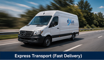 Dubă de livrare express rapidă pe autostradă europeană, reprezentând un serviciu de transport urgent
