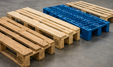 Diferite tipuri de paleți, inclusiv europaleți, paleți din lemn, paleți din plastic și platforme logistice de marfă