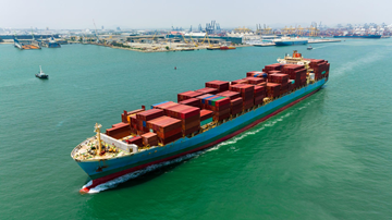 Transport maritim folosit pentru transporturi vrac și expediții mari cu nave container