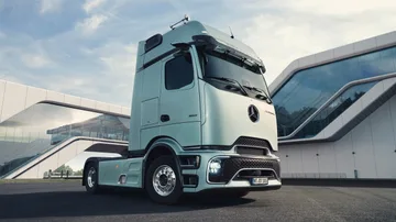 Transportator Cap tractor Mercedes Actros în Warsaw Polonia