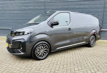 Transportator Dubă Opel Vivaro în Paris Franța